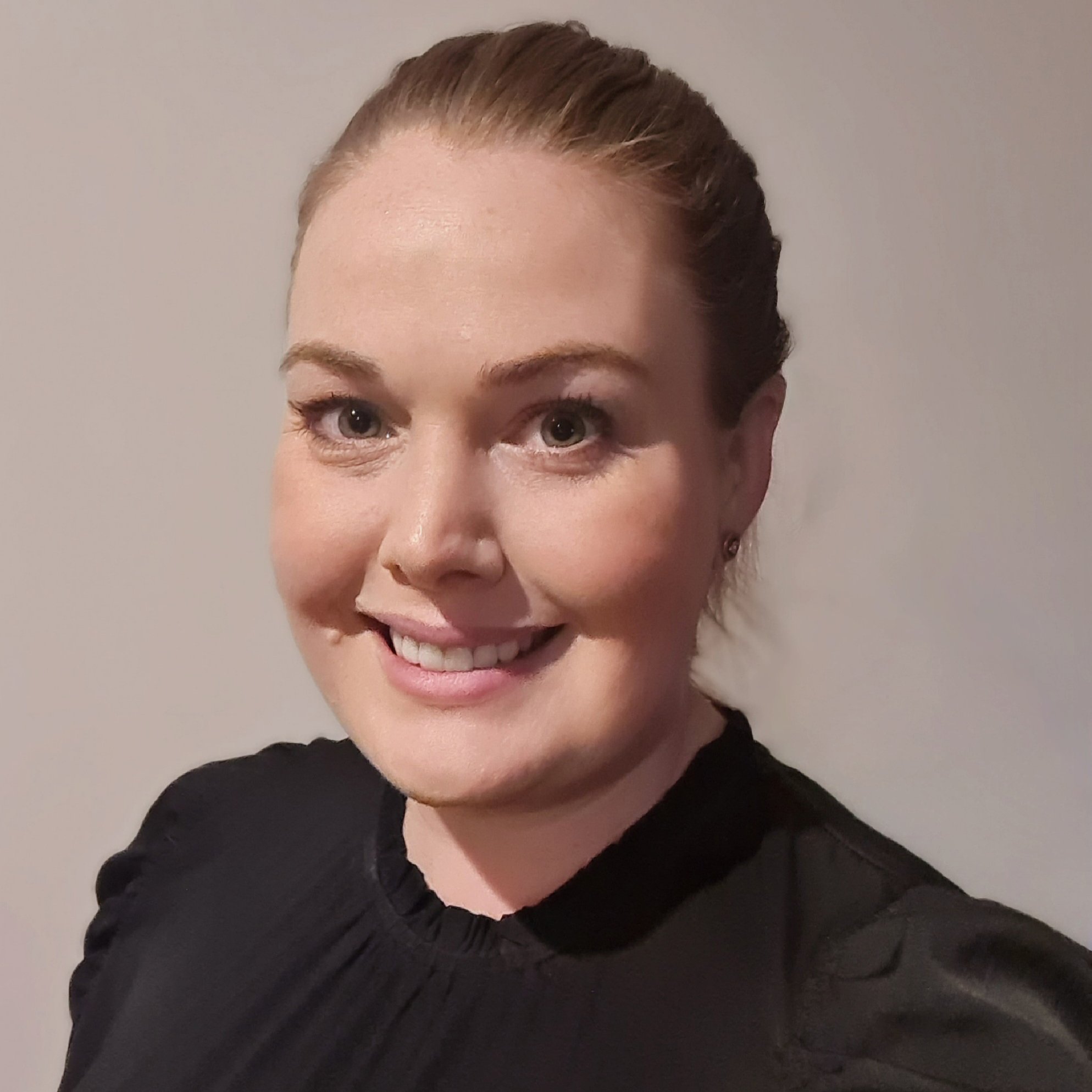 Nicole_Hughes_160x160px